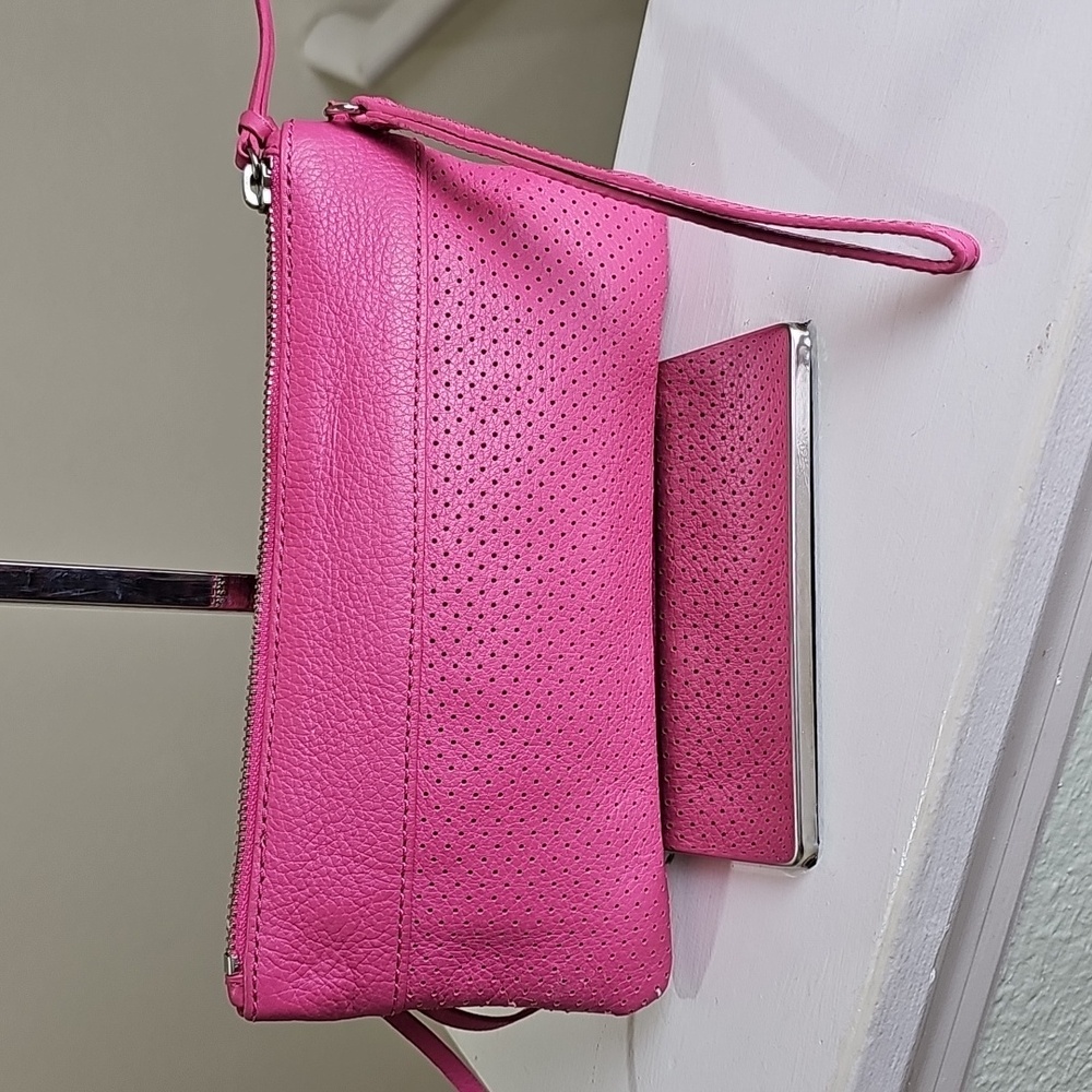 Banana Republic Bubblegum Pink Leather Ziptop Wristlet EUC - Picture 10 of 15